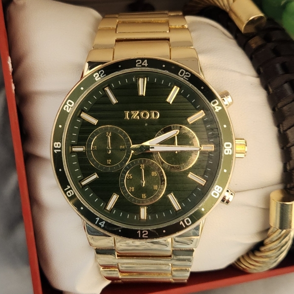 NWT Izod Men's Gold Watch & Bracelets Set - Picture 4 of 11